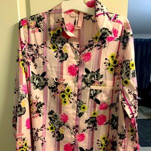 Never worn satin Victoria Secret PJ set size small
